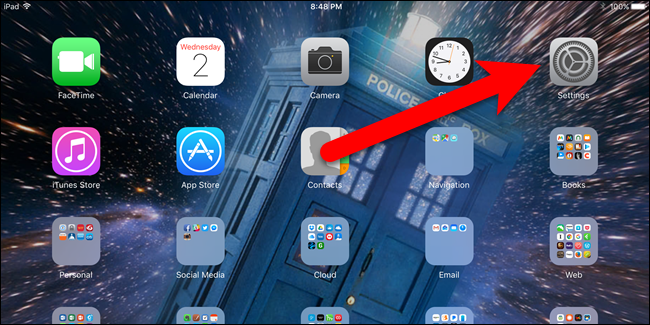 Нажатие на значок Настройки на главном экране iPad