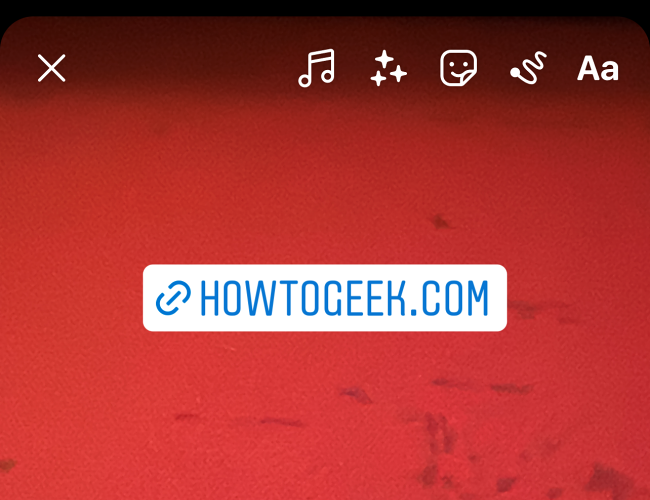 Пример размещённого стикера со ссылкой на сторис