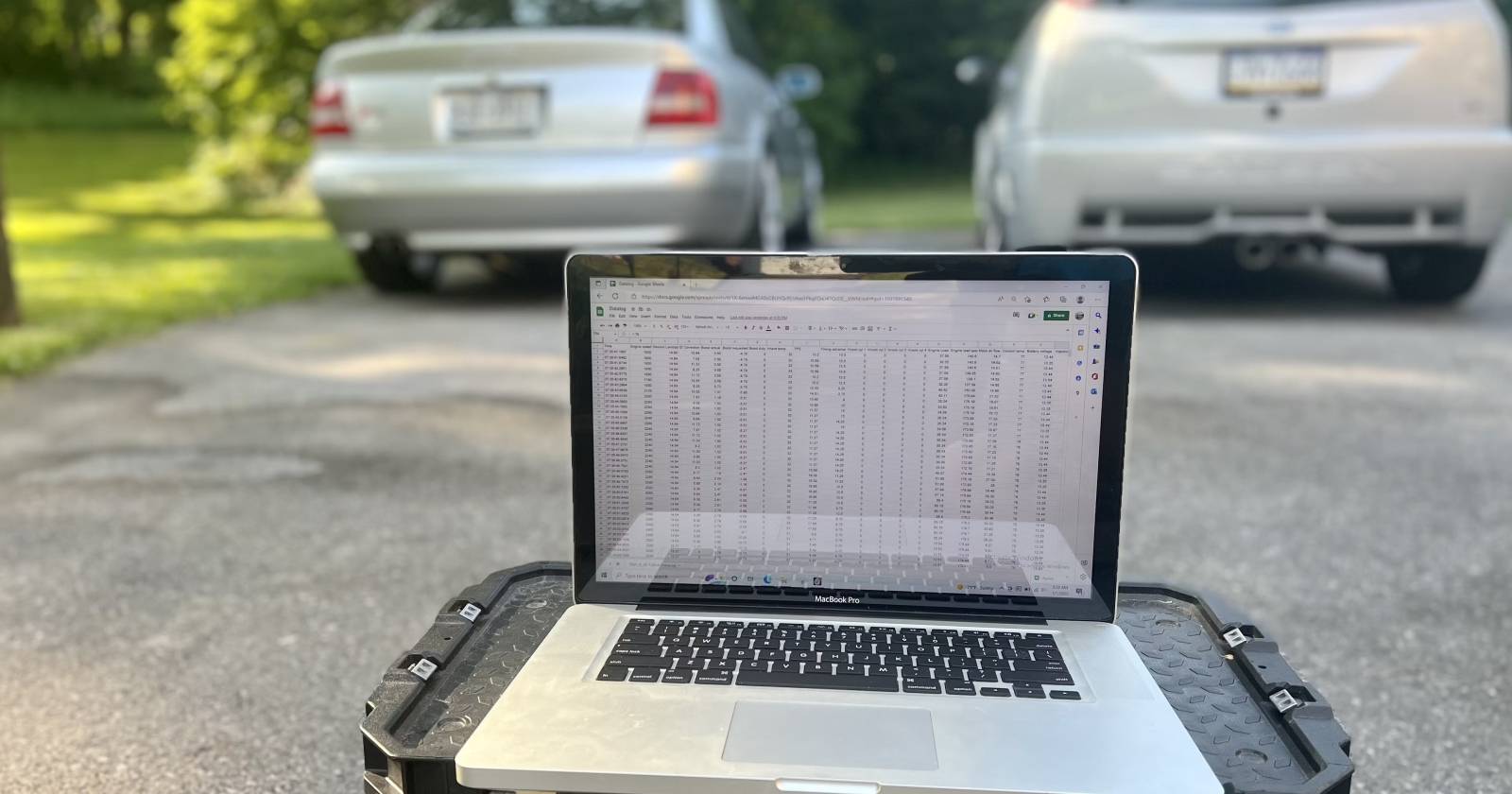 Интерфейс программы настройки ЭБУ с данными в таблице Excel