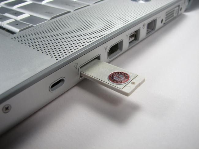 USB‑накопитель в компьютере