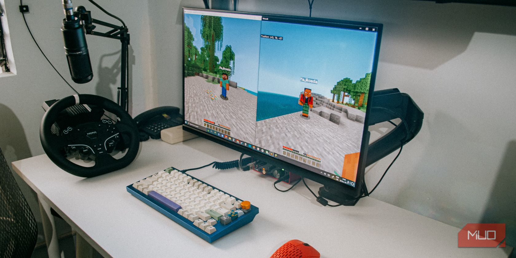 Обе версии Minecraft открыты одновременно