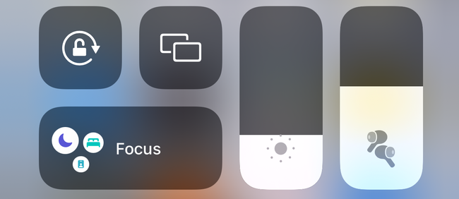 Регулировка громкости AirPods Pro в Пункте управления iOS