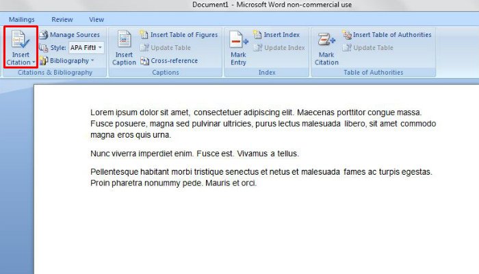 Скриншот: окно добавления нового источника в Word с полями для автора, названия и года