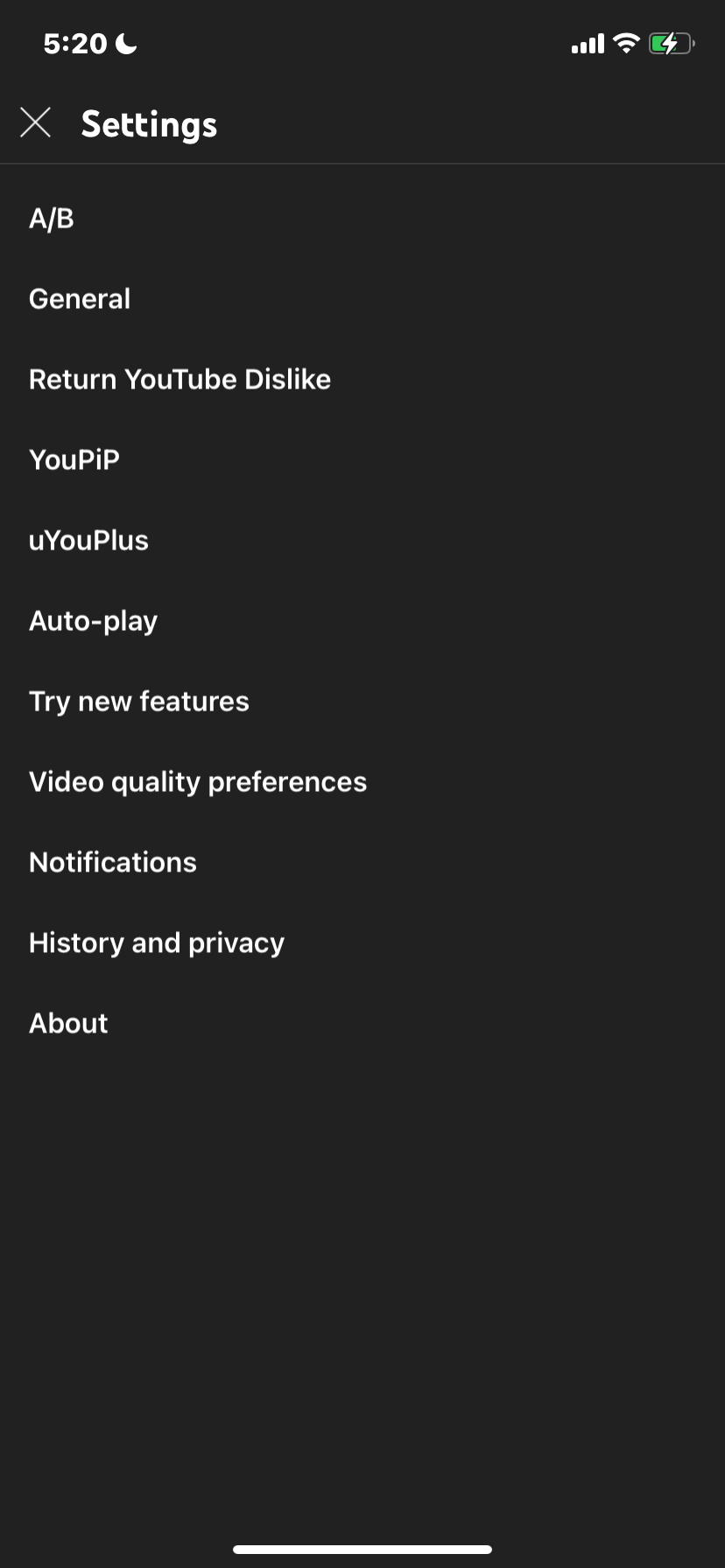 Настройки uYouPlus с опциями загрузки и блокировкой рекламы
