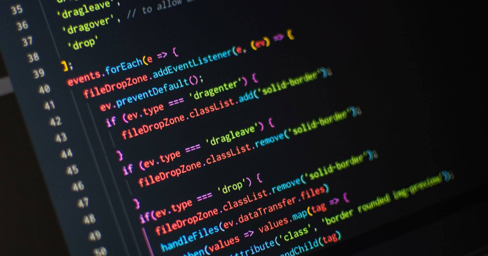 Монитор с отображённым JavaScript-кодом