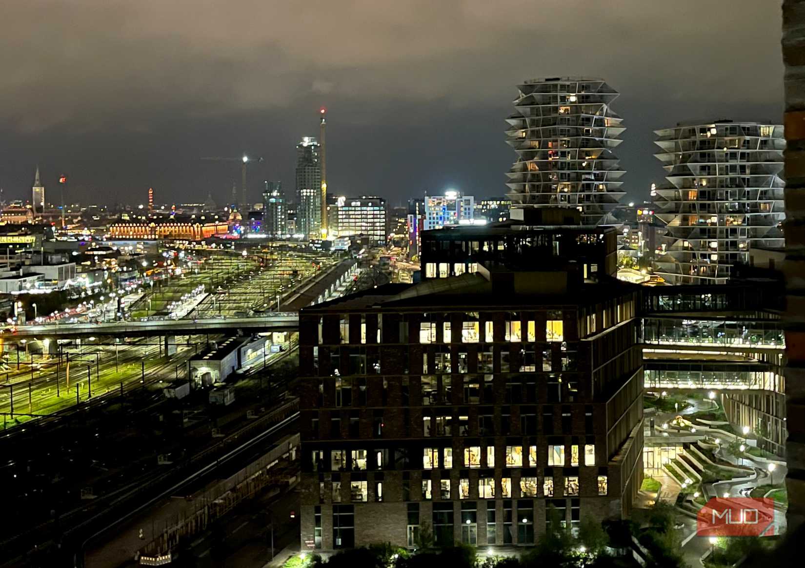 Ночной городской горизонт