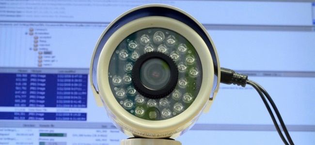 Configura una videocamera per sorvegliare casa