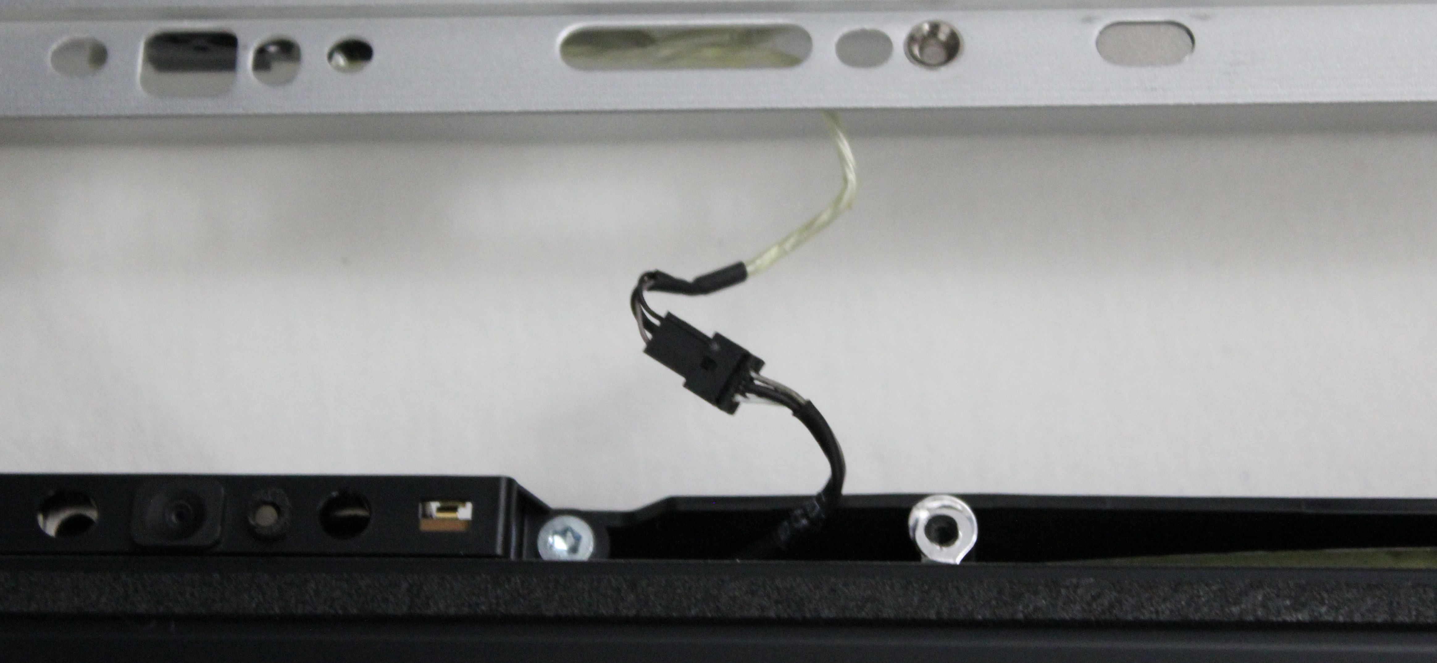 Подключение микрофонного кабеля перед установкой рамки