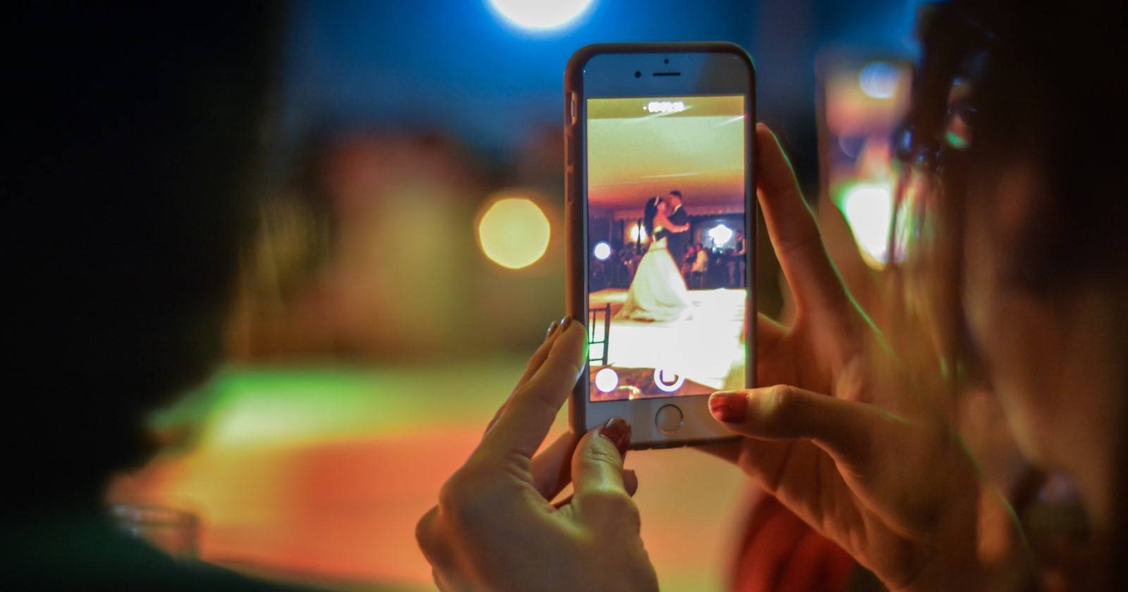 смартфон снимает видео