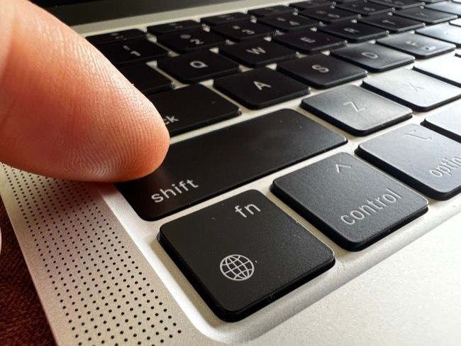 Удерживайте Shift при старте на Intel‑Mac для безопасного режима