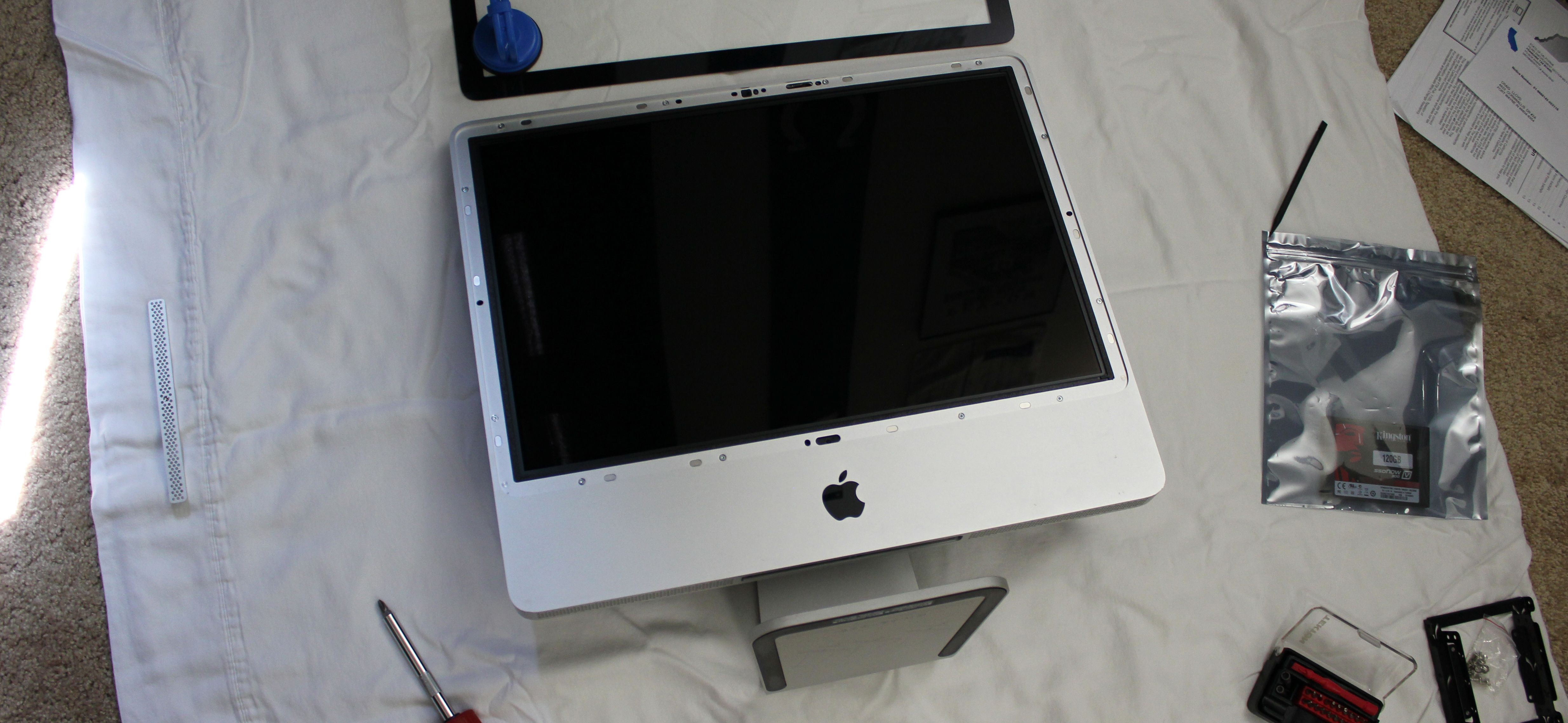 Установка длинных винтов в нижней части рамки