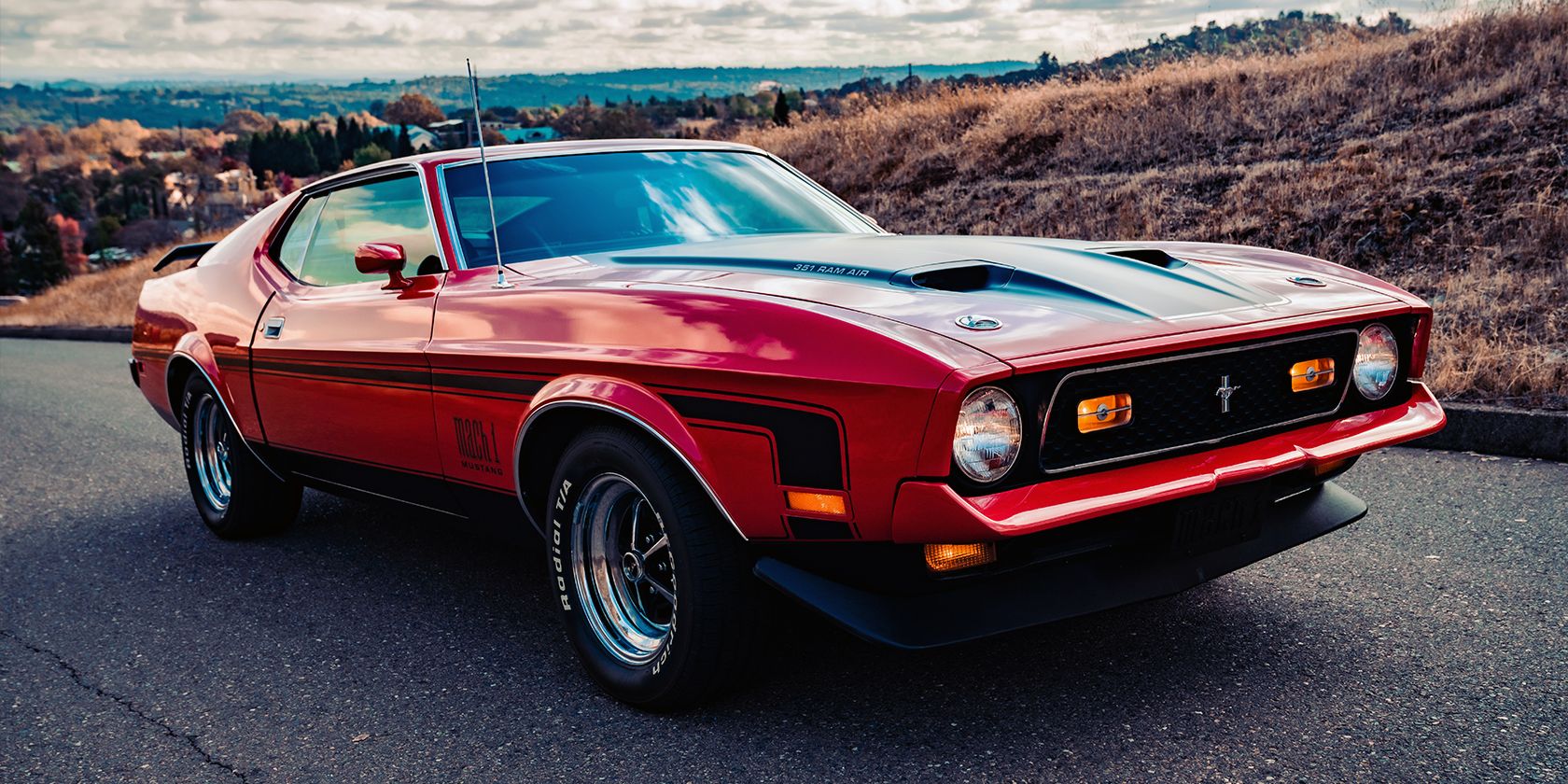 старый Ford Mustang