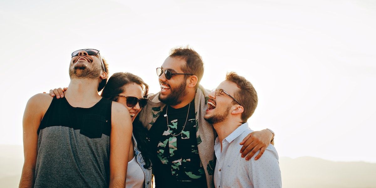 Друзья в солнцезащитных очках