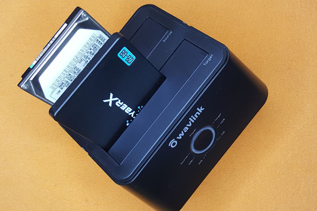 Аппаратный клонировщик Wavlink с HDD в Source и SSD в Target