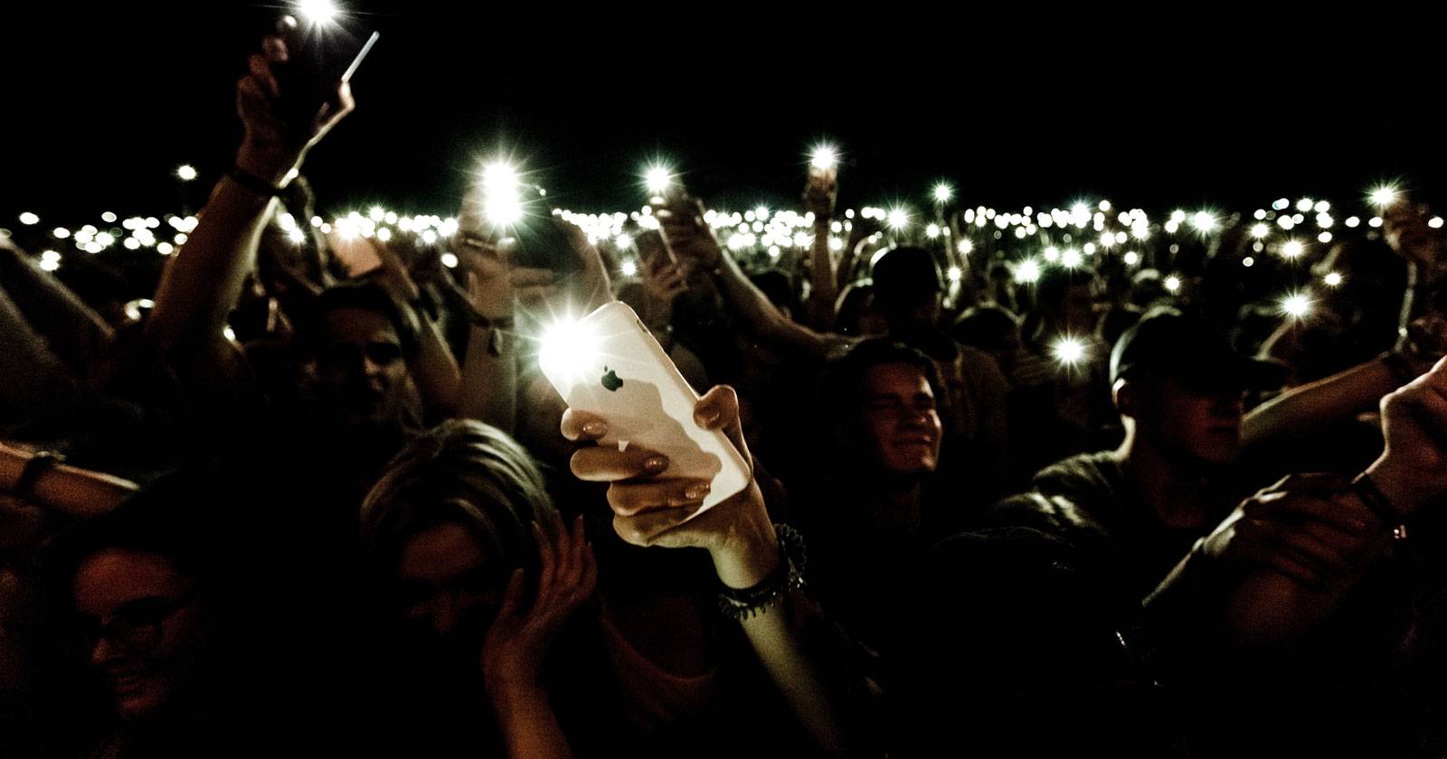 Как включить фонарик на телефоне — Android и iPhone