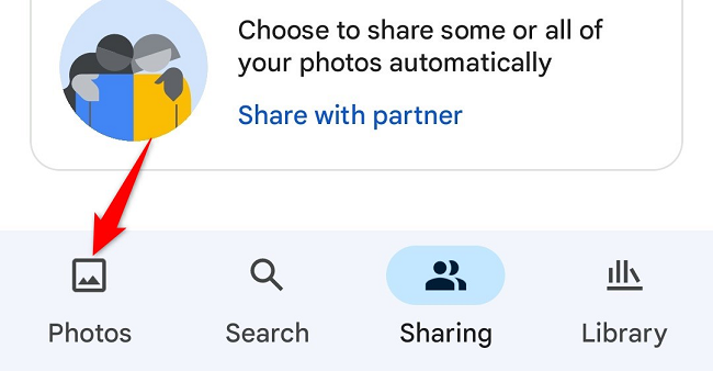 Выберите «Photos» в нижней панели приложения.