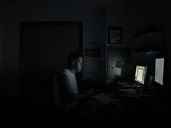 Как затемнить экран Mac ниже минимума