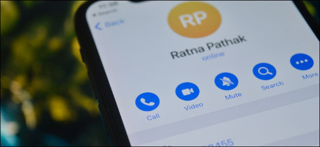 Пользователь Telegram совершает голосовой и видеозвонок на мобильном устройстве.