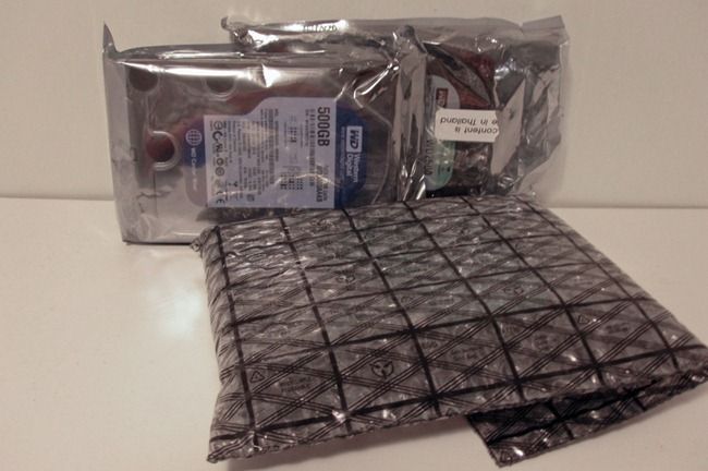 Bolsa estanca y antiestática con disco duro para transporte seguro