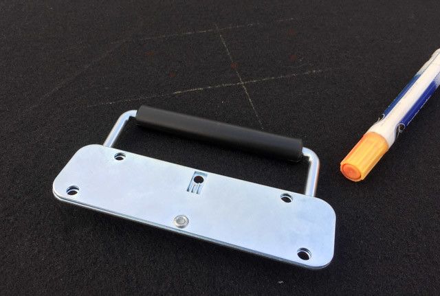 монтаж ручек и мелких деталей, подготовка к установке колёс