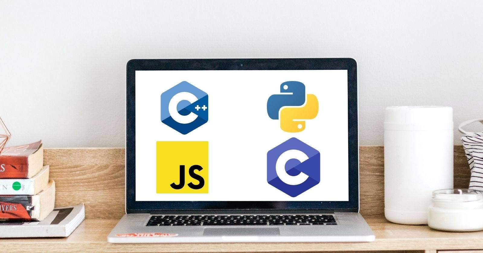 Экран ноутбука с кодом на C++, Python, JavaScript и C