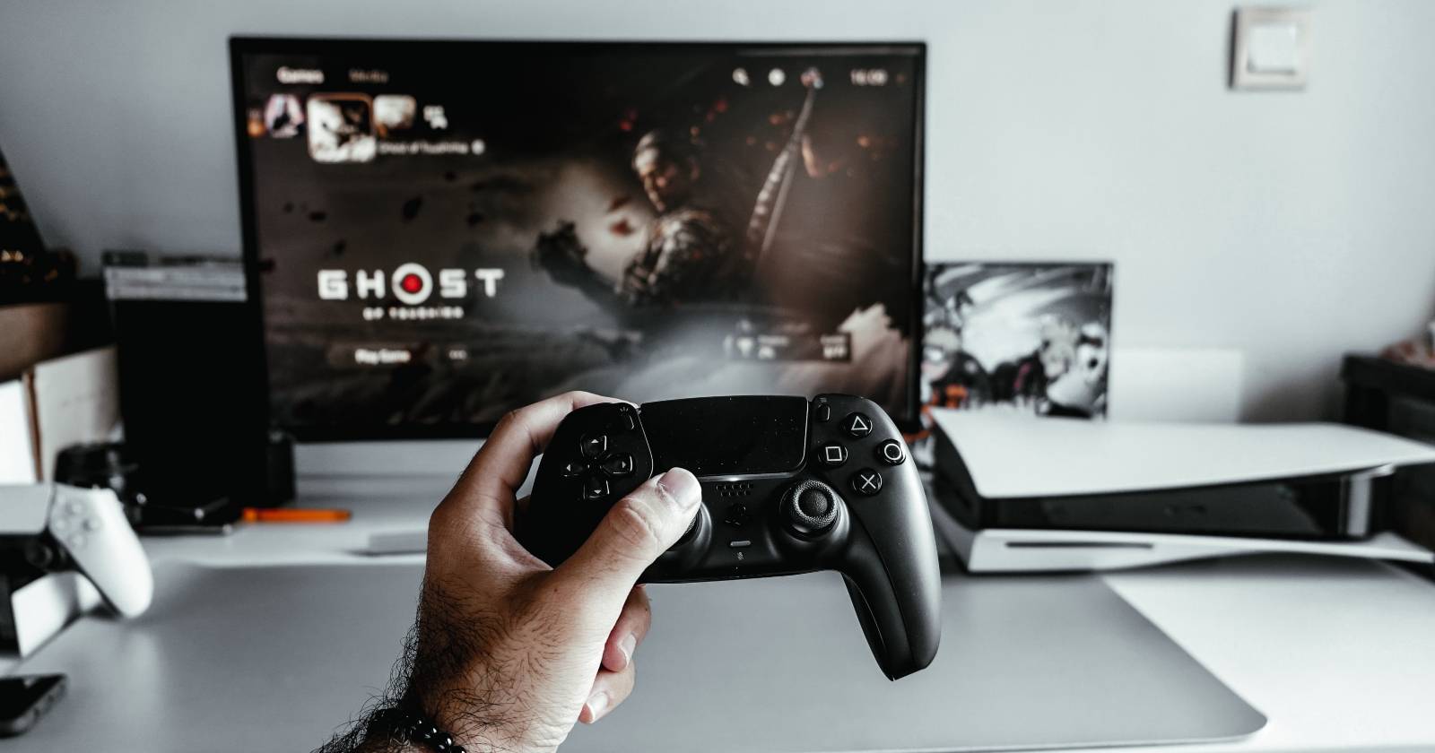 Скачивание и управление играми на PS5