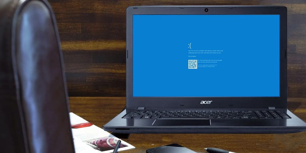 Ordinateur portable affichant un écran bleu d'erreur système