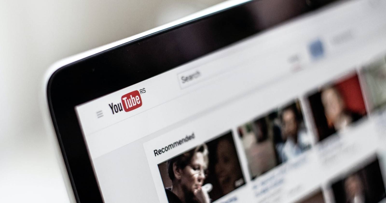 Как добавить email на канал YouTube