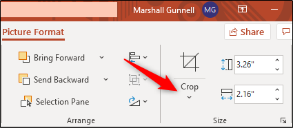Кнопка «Обрезать» в группе «Размер» на вкладке «Формат рисунка»