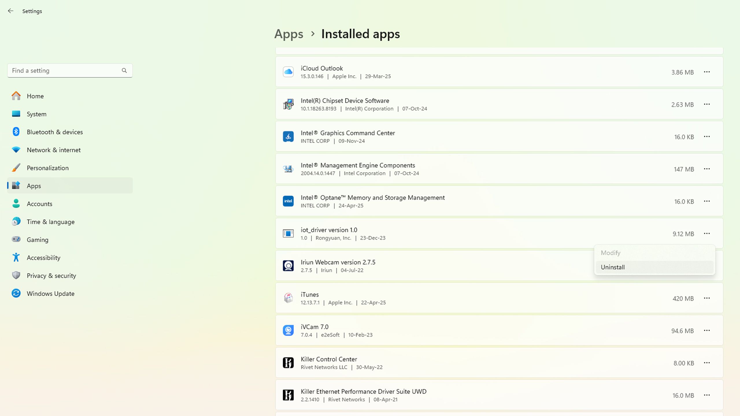 Окно удаления приложений в Windows 11 — список установленных программ и кнопка удаления