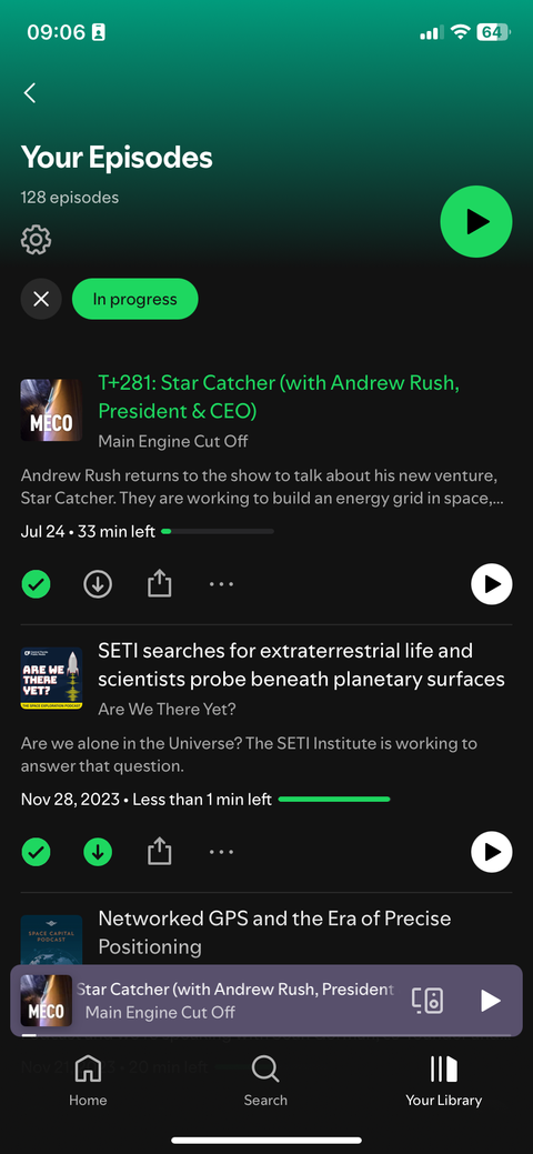 Скриншот приложения Spotify на iPhone: фильтр «В процессе» применён к сохранённым эпизодам