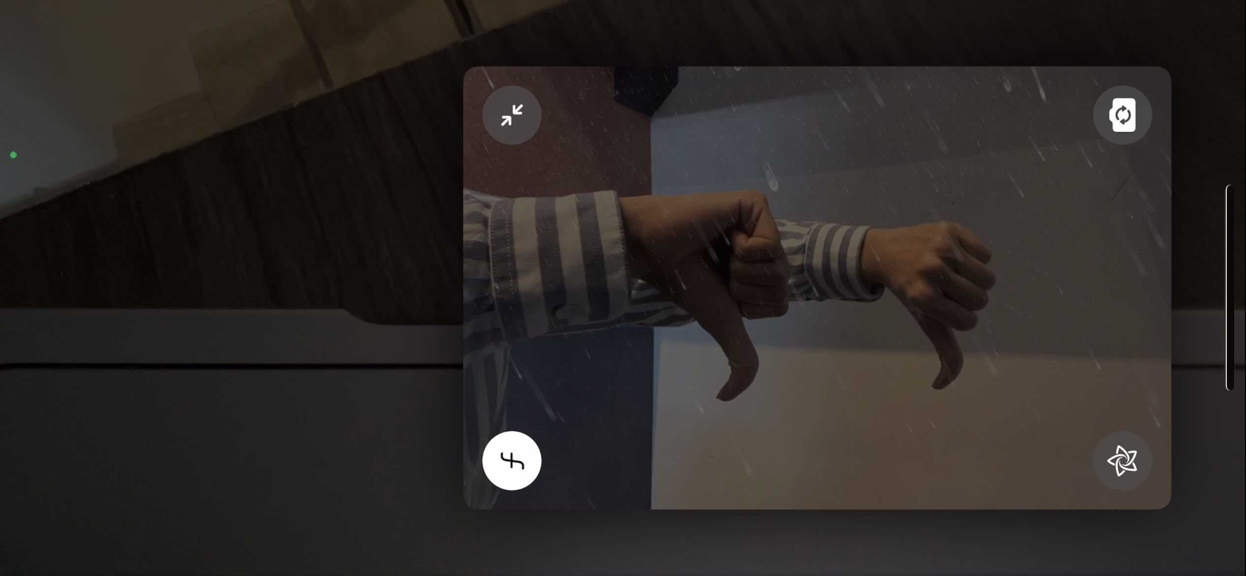 Два опущенных больших пальца вызывают шторм и дождевые эффекты на экране