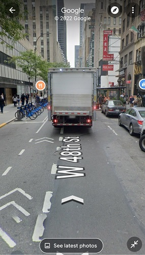 Режим Street View в приложении Google Карты на мобильном устройстве.