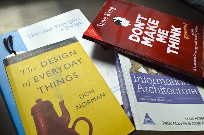 Коллаж обложек книг и онлайн‑курсов по UX