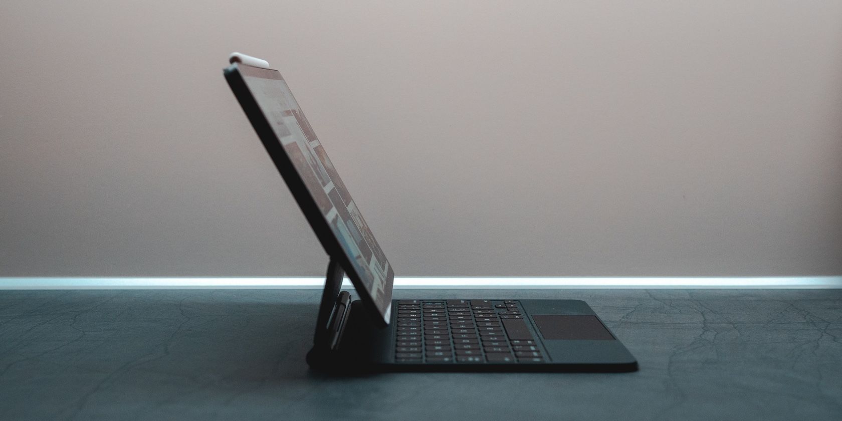 Escape на iPad: переназначить Caps Lock