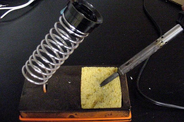 Наконечник паяльника и влажная губка для очистки