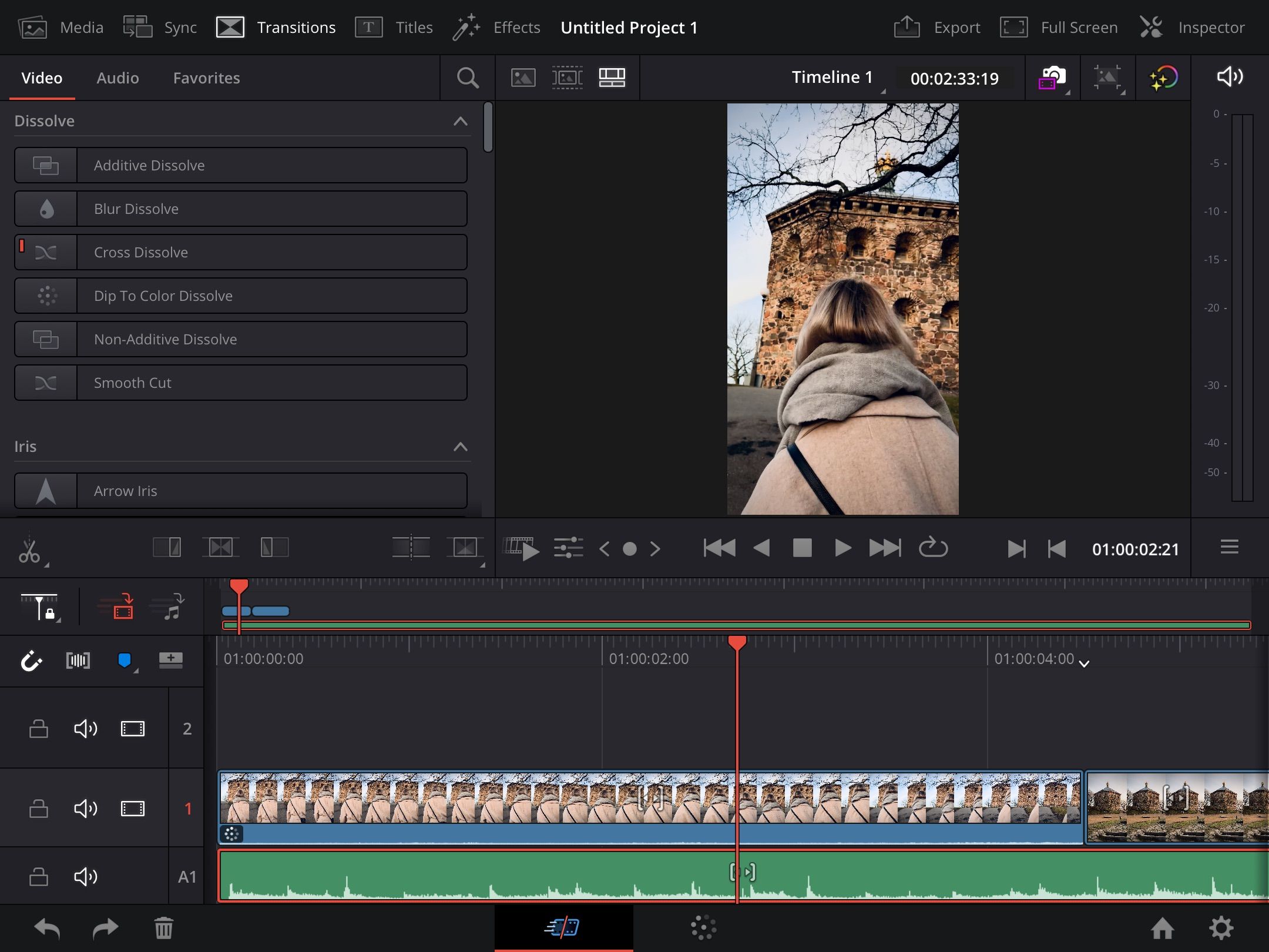 Выбор переходов и титров в DaVinci Resolve на iPad
