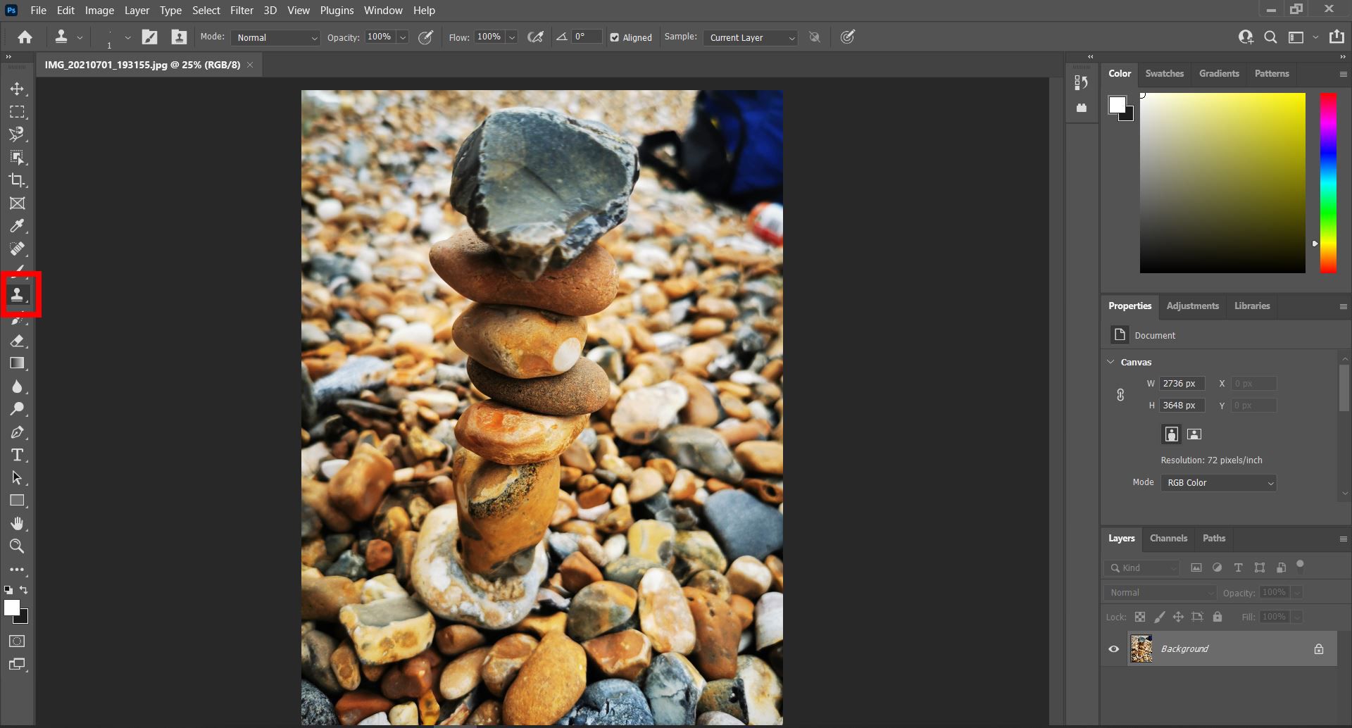 Панель инструментов Photoshop с выделенным Clone Stamp