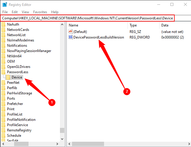 Редактор реестра открыт на ключе и DWORD, контролирующих галочку в netplwiz. 
