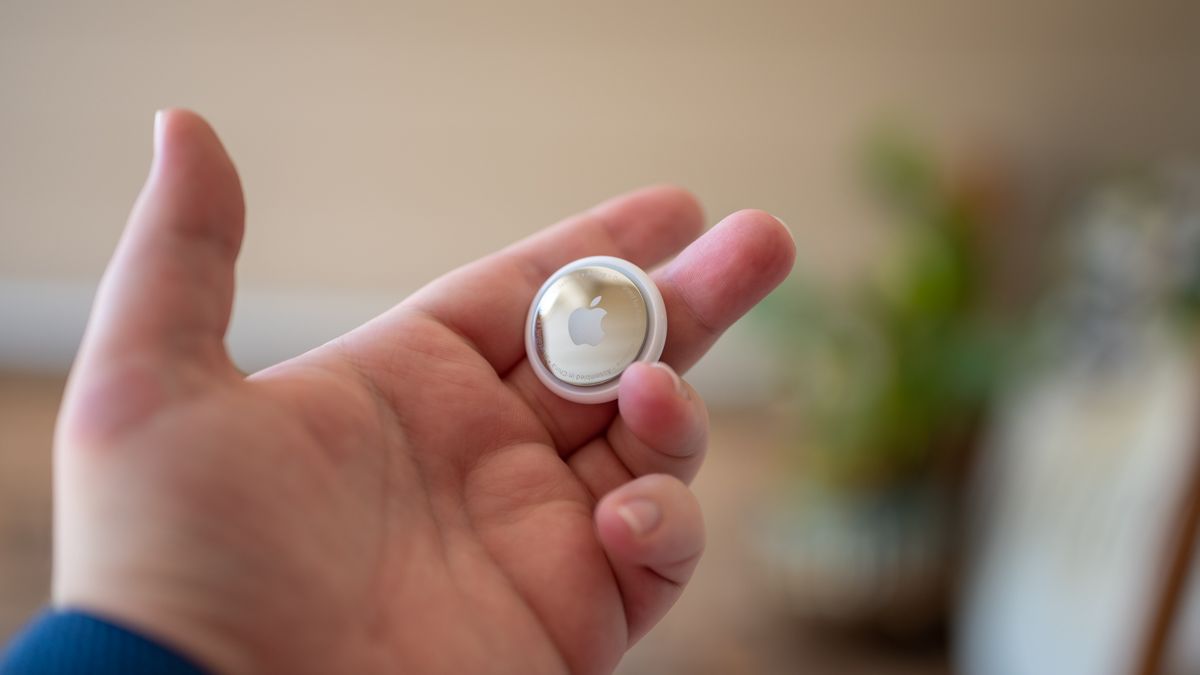 Как заменить батарейку в Apple AirTag