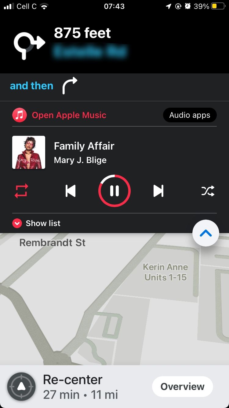 Waze с проигрывателем Apple Music и маршрутами на карте