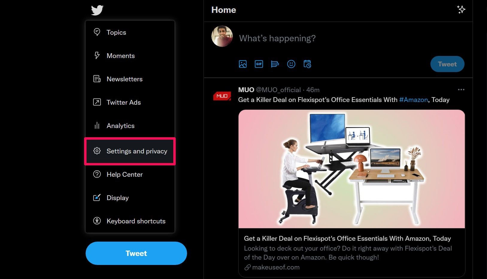 Пункт «Настройки и конфиденциальность» в меню Twitter