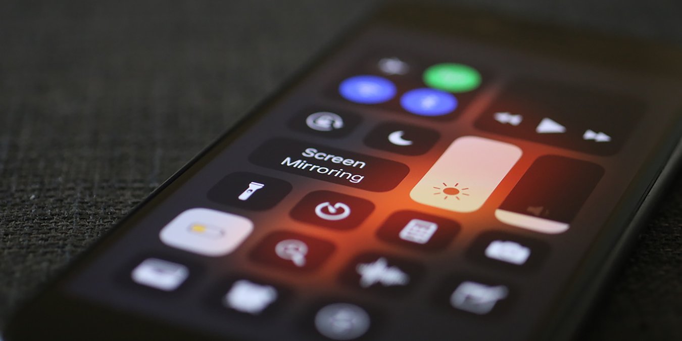 Как подключить телефон к телевизору — быстро и понятно