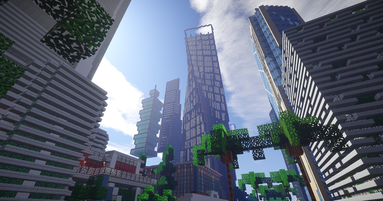 Взгляд вверх на небоскрёбы, построенные в Minecraft