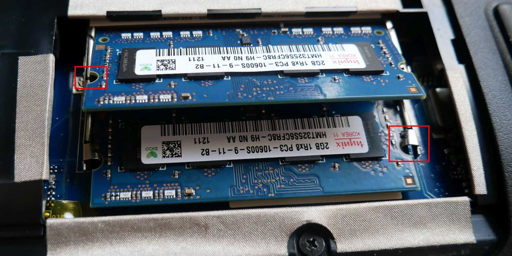 подробный вид модулей в слоте ноутбука