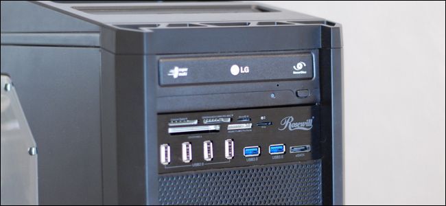 Фото задней панели с новыми USB 3.0 портами и установленной фронт‑панелью