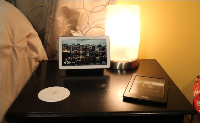 Тумбочка с встраиваемым беспроводным зарядным, Kindle и Google Home Hub