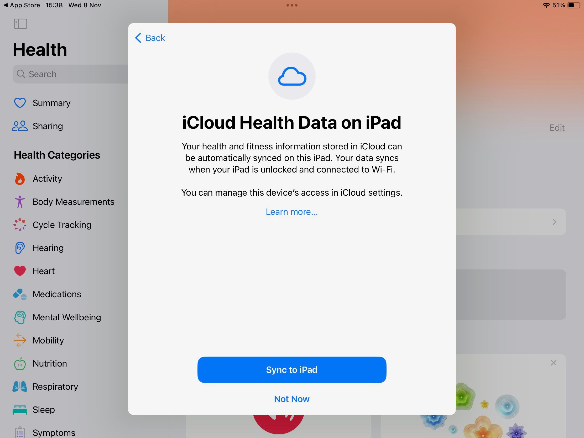 Экран iPad с опциями синхронизации данных Health в iCloud