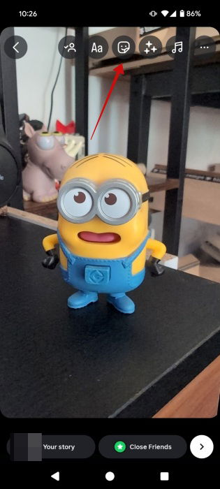 Нажатие иконки «Стикер» в сторис на Android