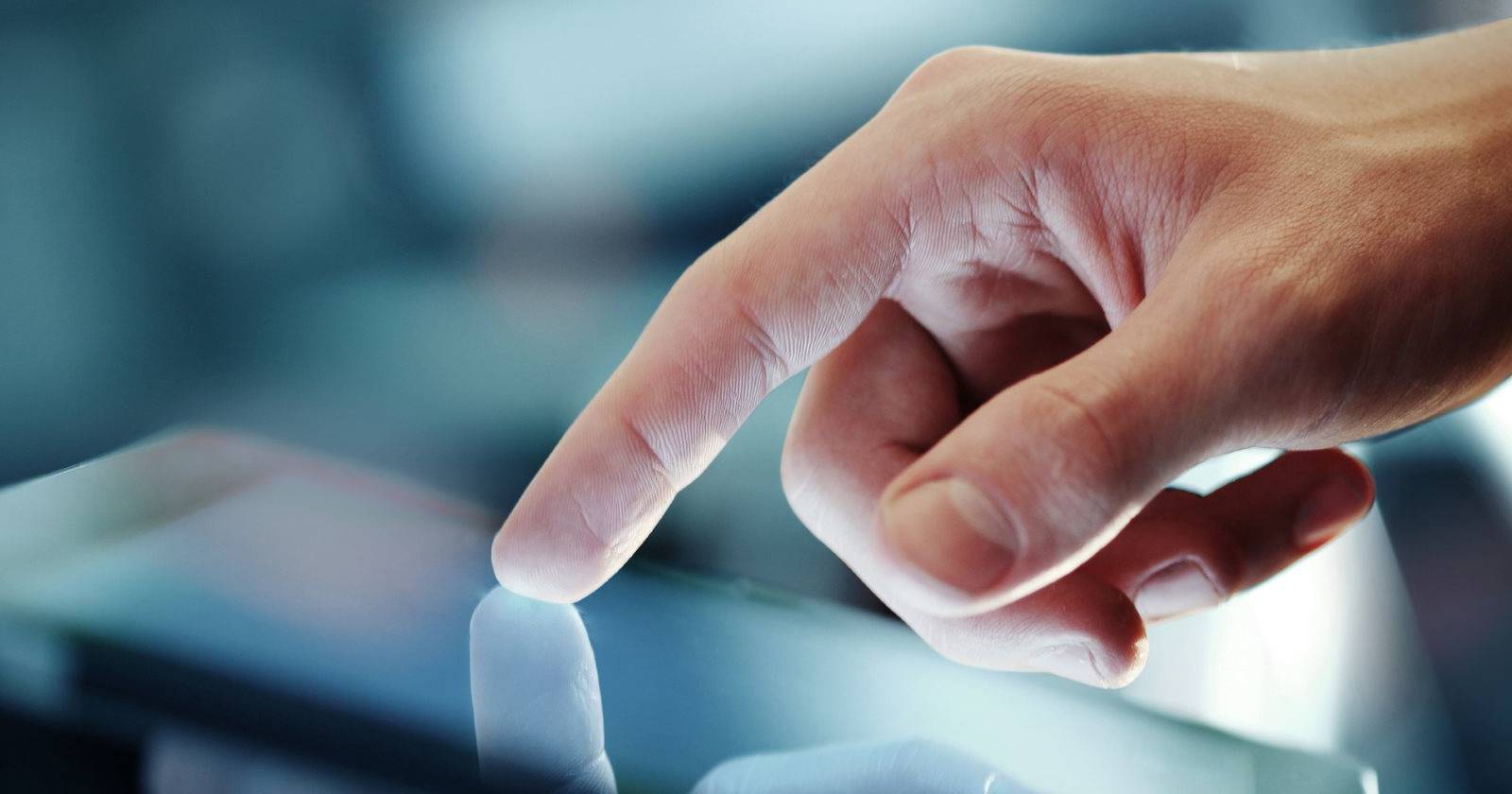 Windows‑планшет на рабочем столе